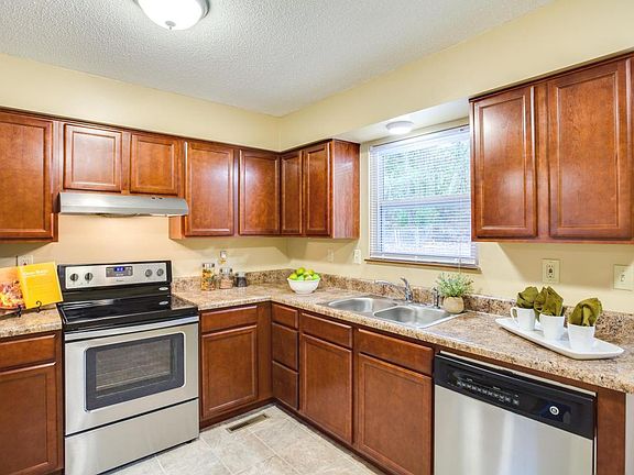 5th image of 365 Hidden Valley Cir