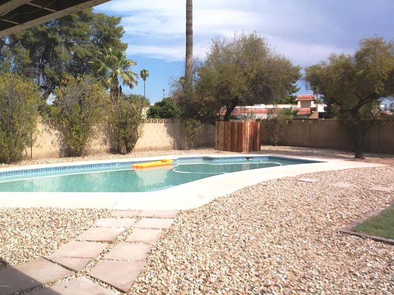 1855 E Loma Vista Dr — Photo 2
