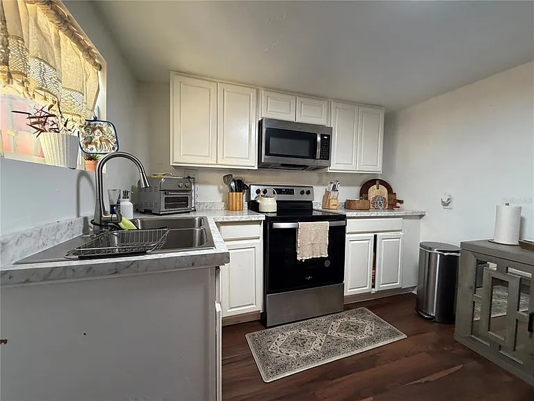 2425 SE 10th Ave — Photo 8