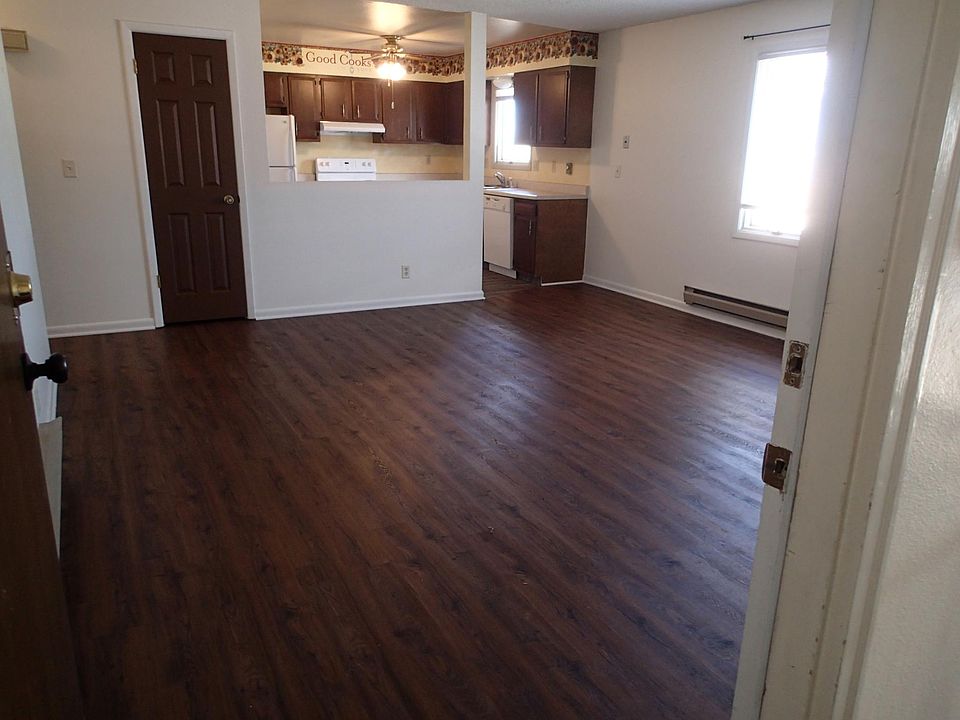 Entering the living room. Check out the gorgeous new floors!