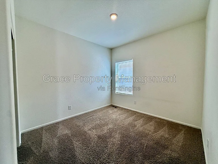 524 Jordan St — Photo 6