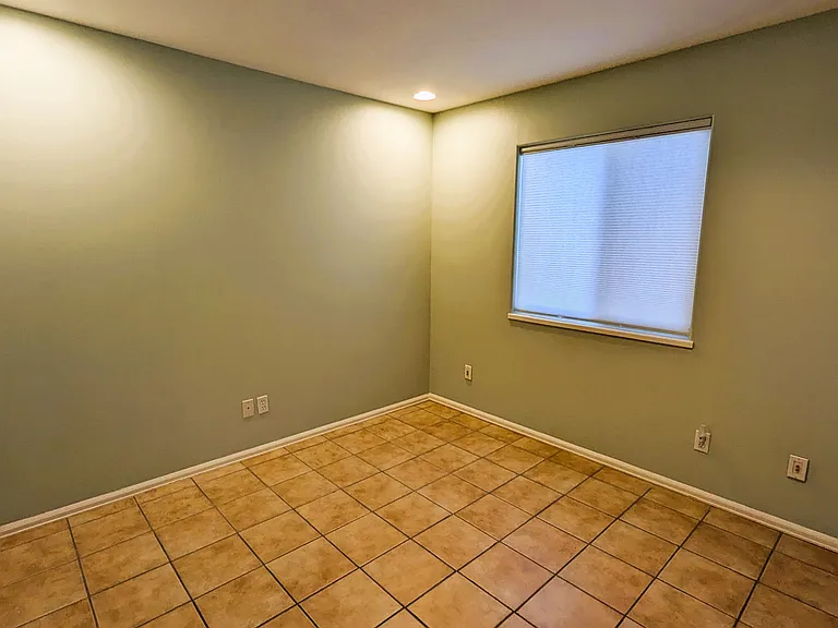 460 1/2 E Scenic Dr — Photo 15
