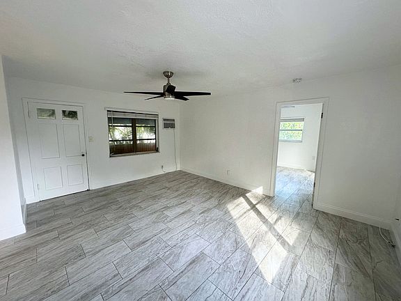 3rd image of 300 NE 4th St #11491504
