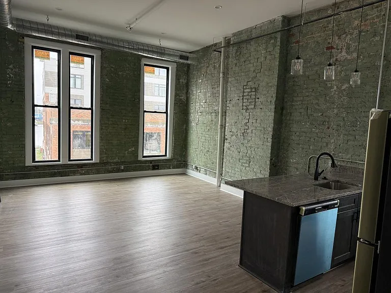1108 N Water St — Photo 1