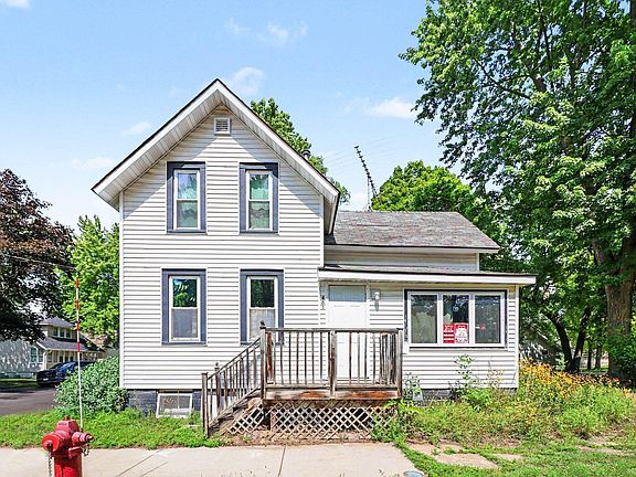 2nd image of 401 Oak Ave SE