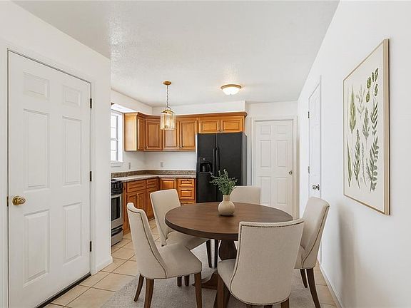 5th image of 2656 Prentiss Ave