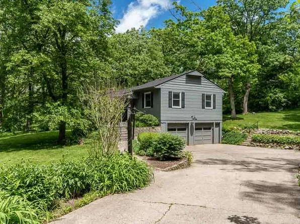 8724 Burr Oak Rd, Roscoe, IL 61073