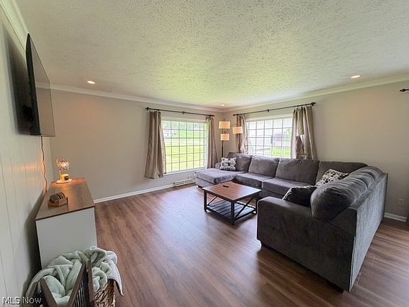 4th image of 2431 Pleasant Valley Rd NE