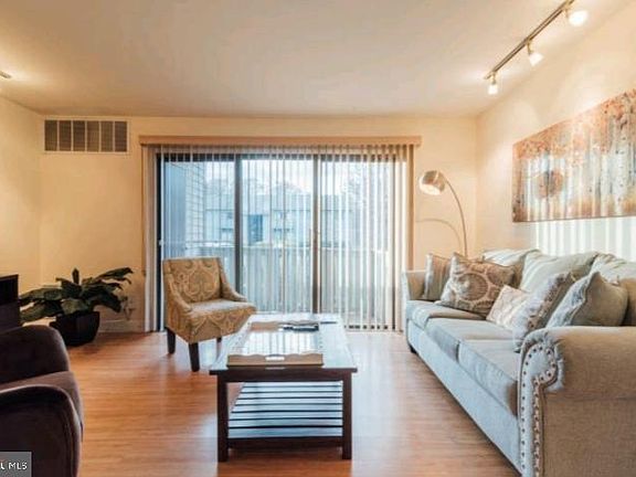 5th image of 905 Woodhollow Dr #905