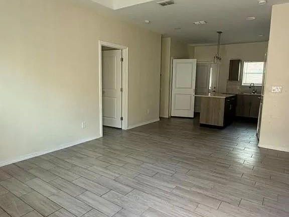 2nd image of 1613 W Broome St