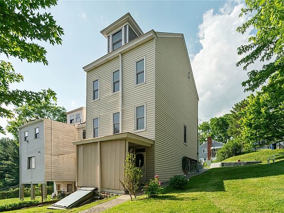 4th image of 1037 Haller St