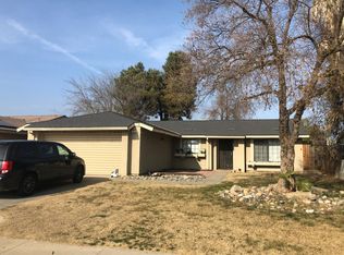 1060 Moffat Dr, Hanford, CA 93230