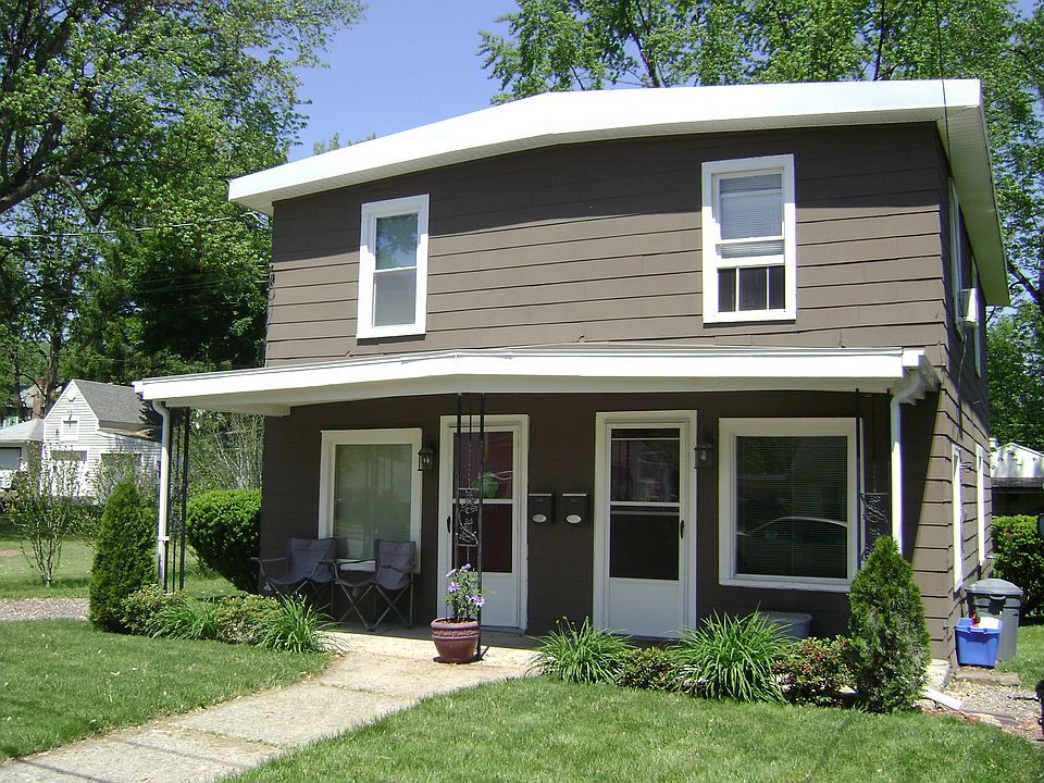 1st image of 216 W 10th St