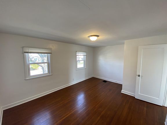 2nd image of 2529 Derry St