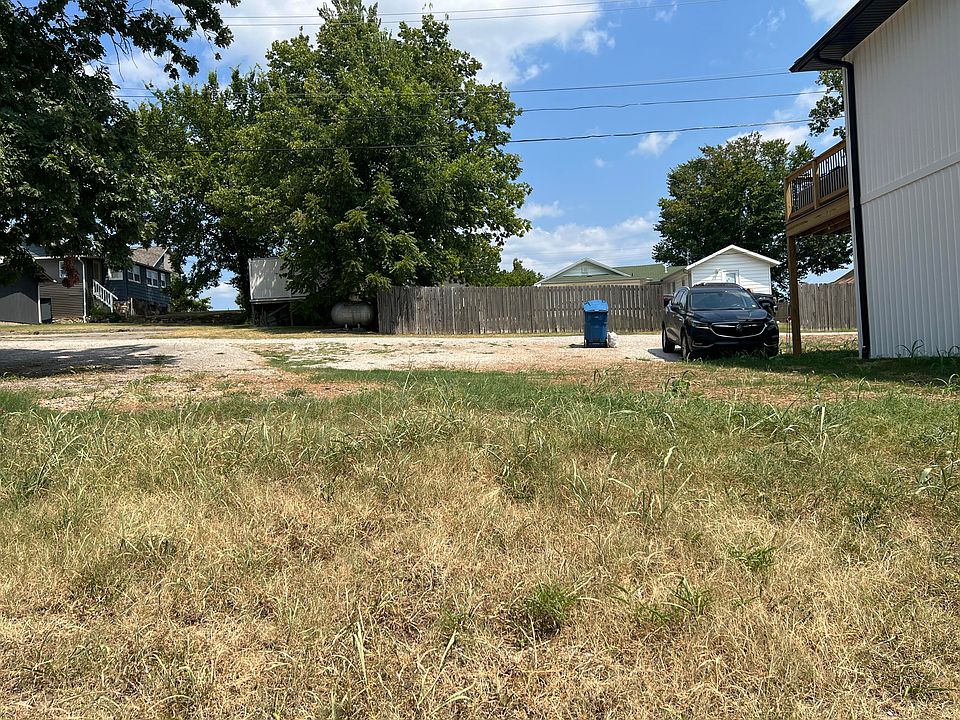 2nd image of 219 W Maddux Street