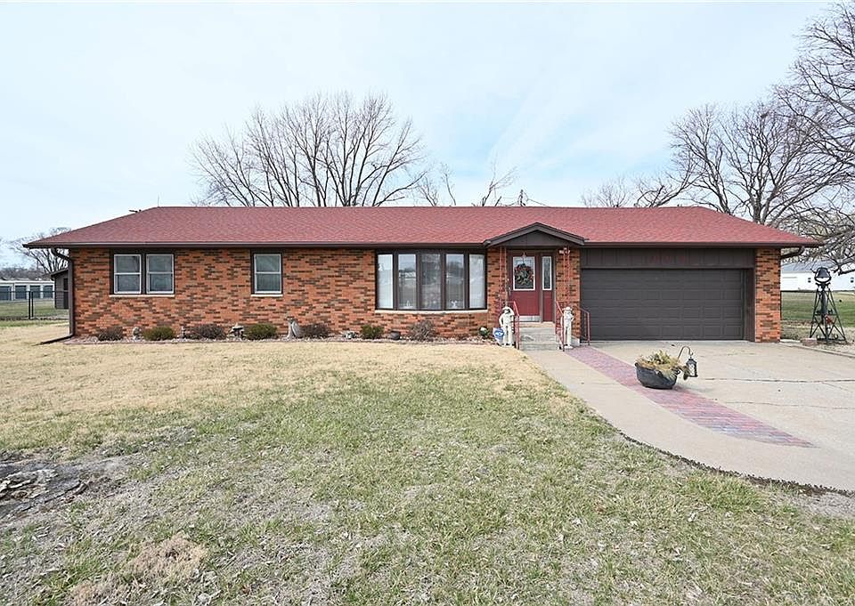 508 S 8th St, Wathena, KS 66090 | Zillow