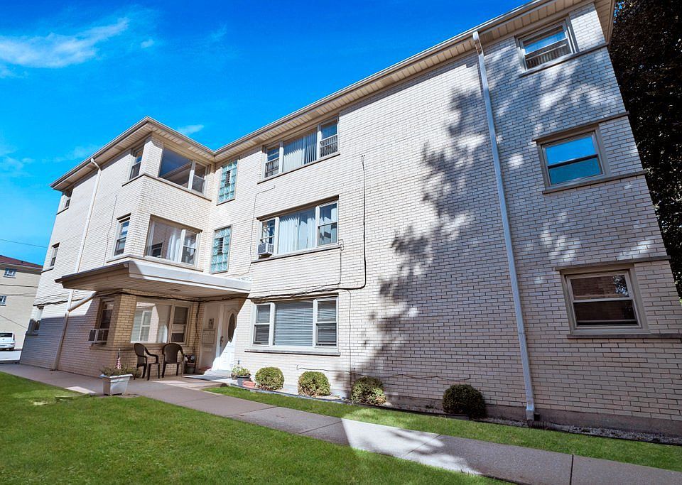 1st image of 2422 N 77th Ave APT 2W