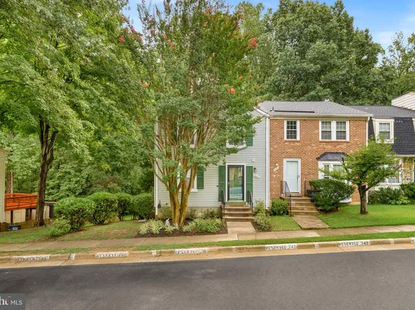 10131 Walnut Wood Ct, Burke, VA 22015