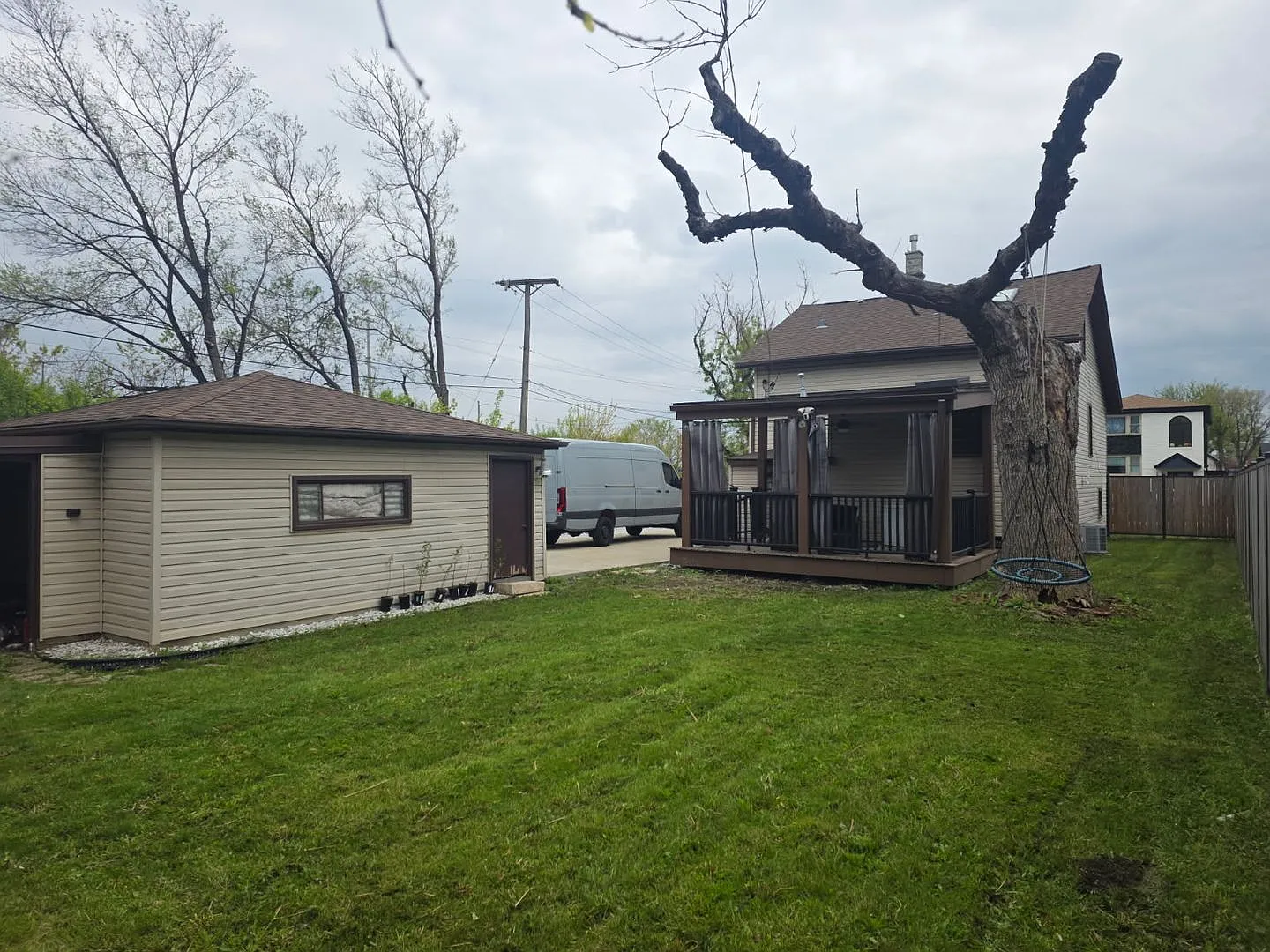 Single Family 2br, 3 Ba 2cg Home — Photo 2