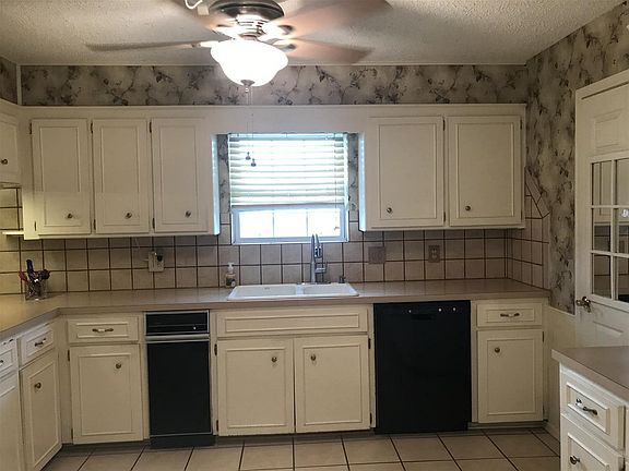 5th image of 2208 Oriole St