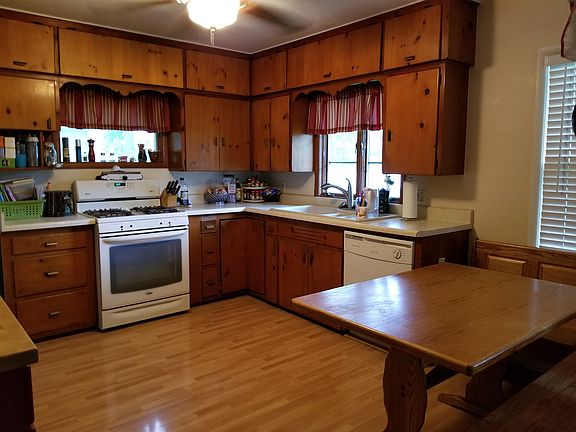 4th image of 520 N Beadle St