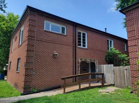 809 W 4th St, Joplin, MO