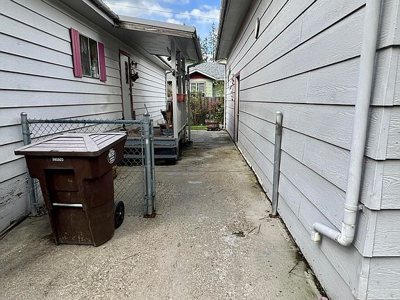 2nd image of 707 Bud St