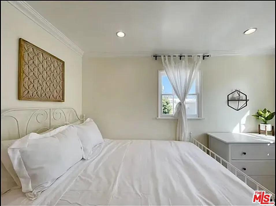 2 bed, 2.0 bath, $11,000 — Photo 3