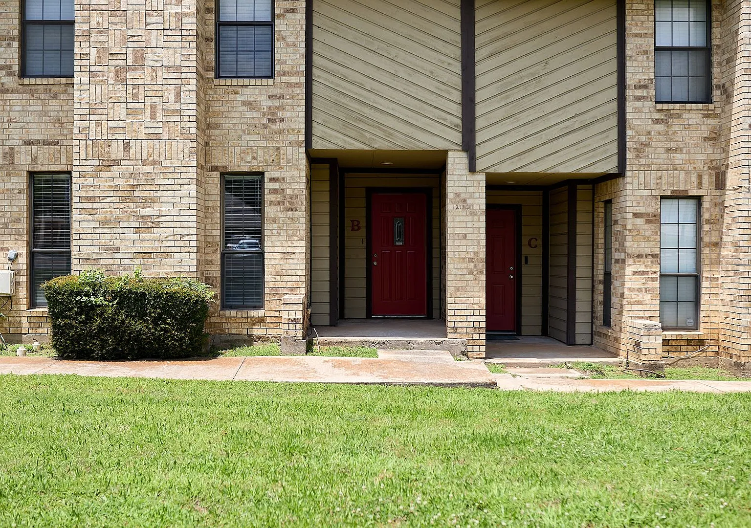 2 bed, 1.5 bath, 1273 sqft, $1,749 — Photo 1