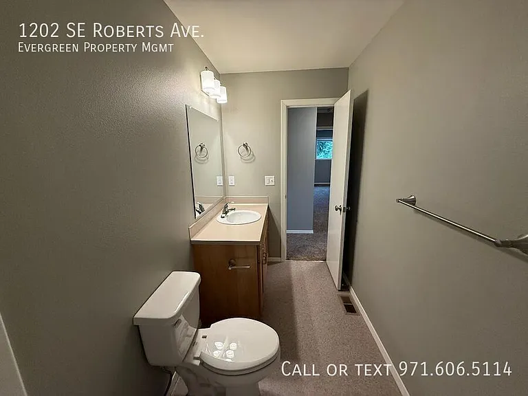 1202 SE Roberts Ave — Photo 13