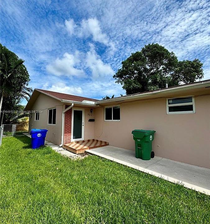 1st image of 537 NW 44th Ave #2