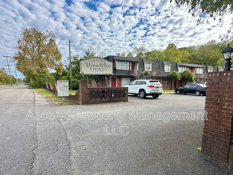 2410 Lyndon Ave #8 — Photo 1