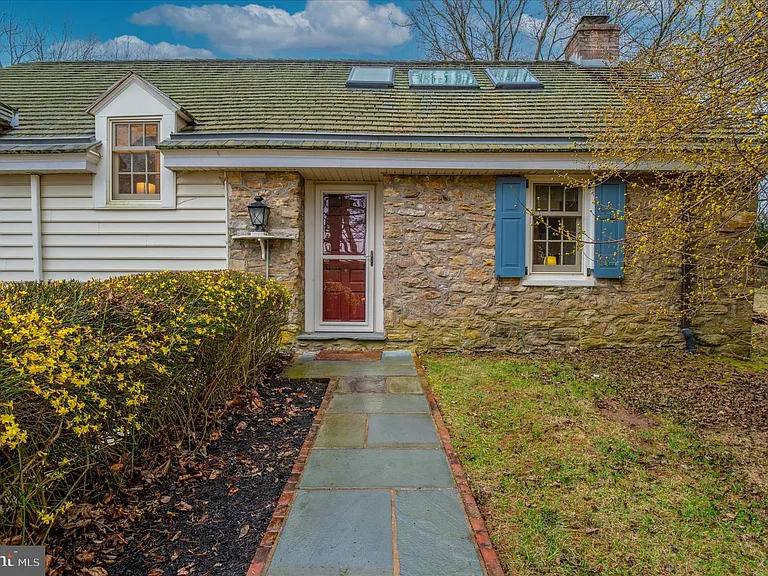 565 Upper Pike Creek Rd — Photo 2