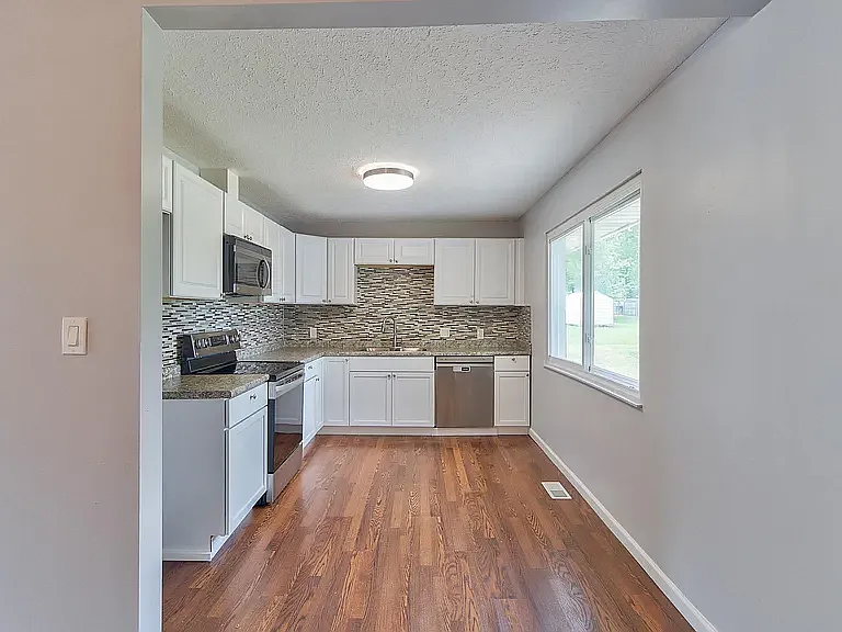 215 E Sycamore St — Photo 10