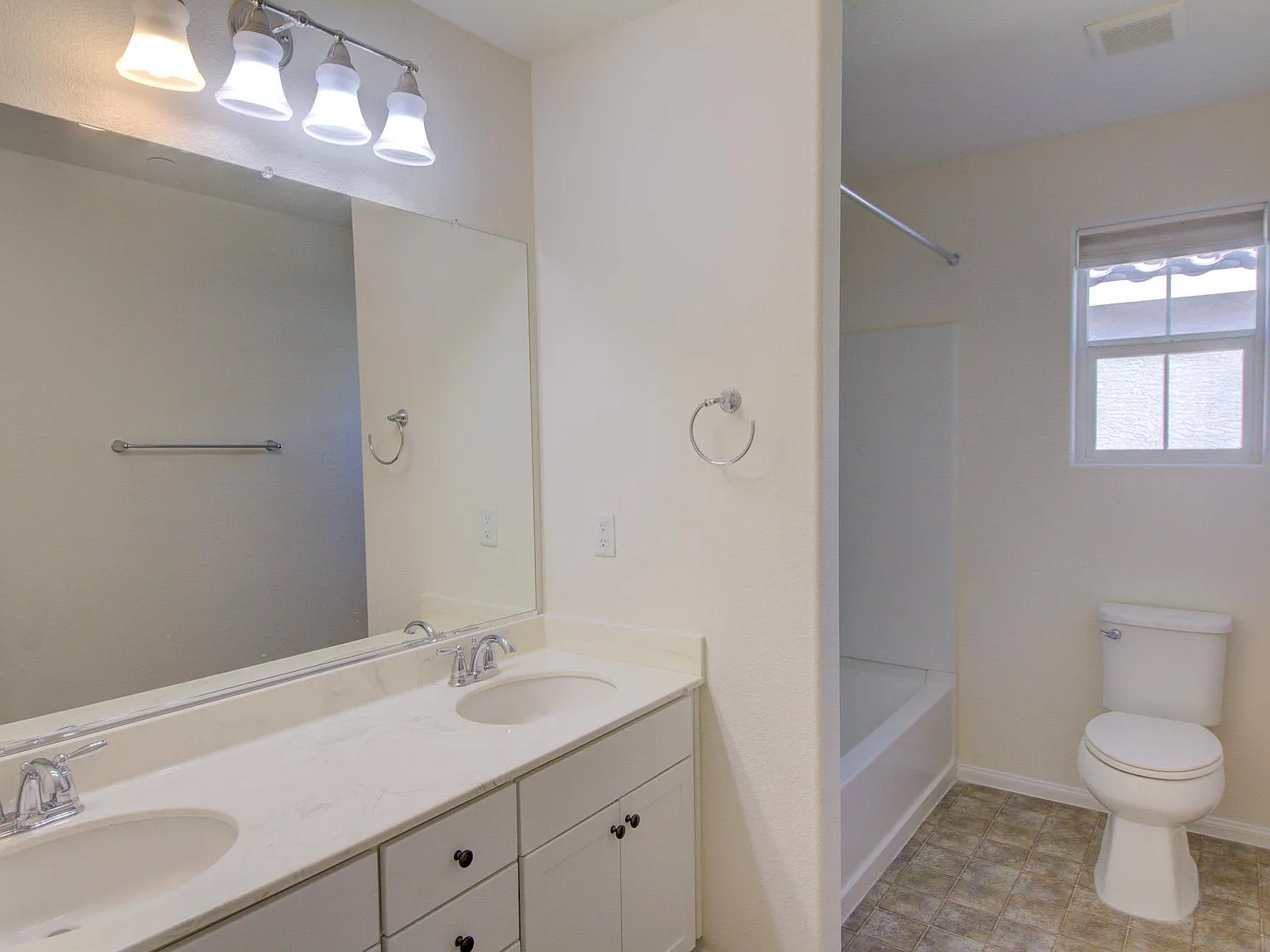 4 bed, 3.0 bath, 2469 sqft, $957 — Photo 3