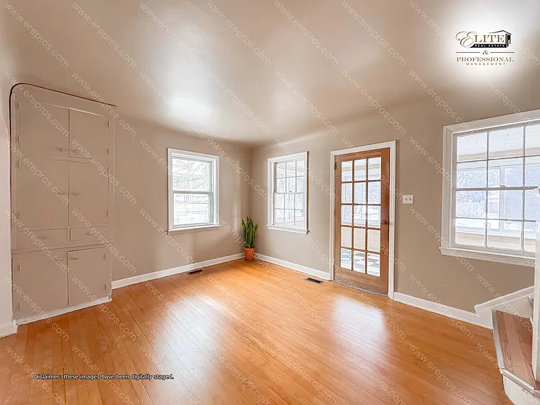 955 Perry St — Photo 12