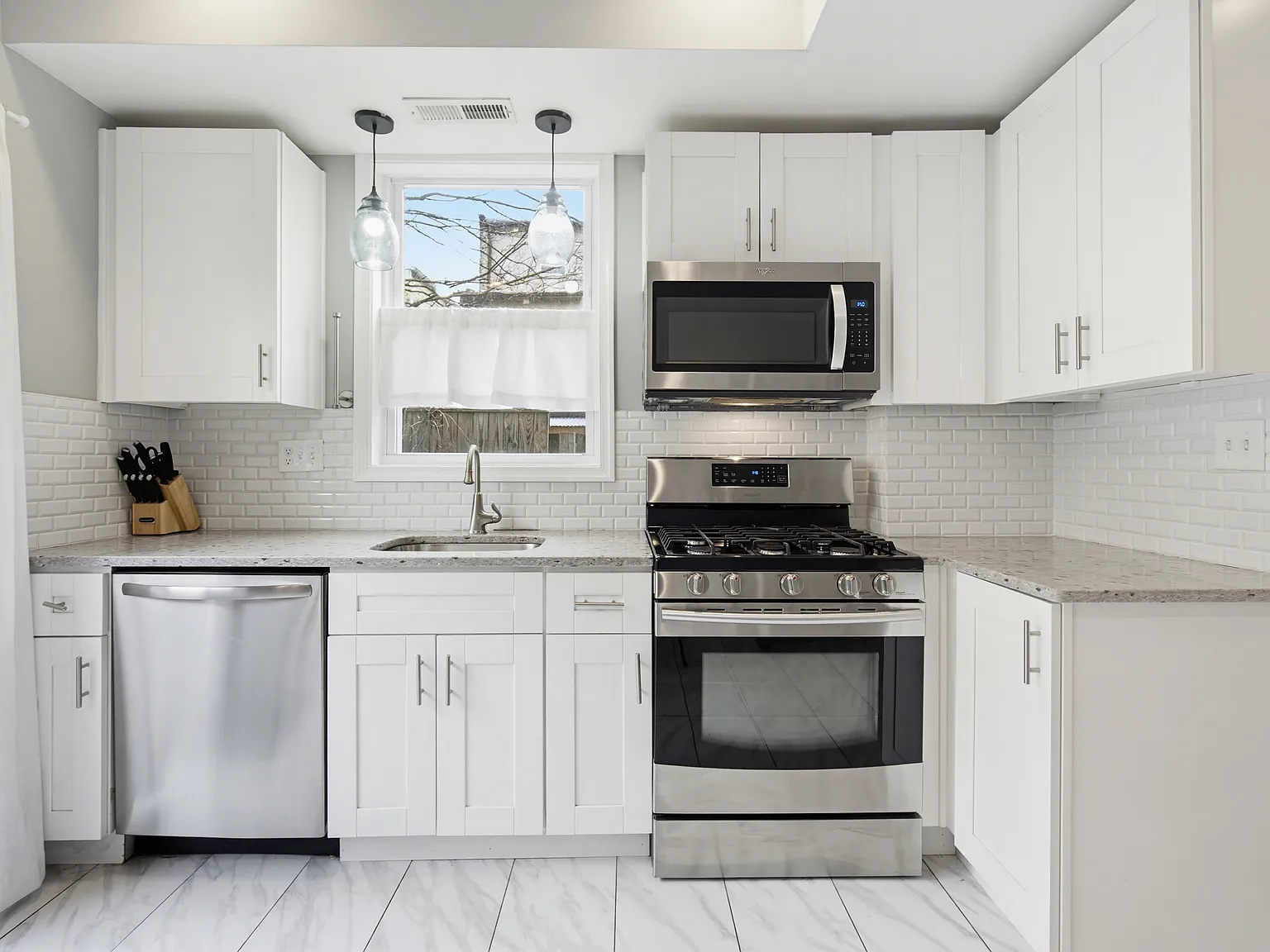 3 bed, 2.5 bath, 1152 sqft, $2,700 — Photo 4