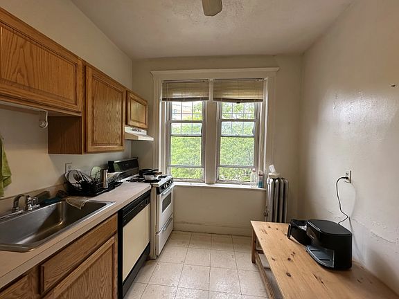 4th image of 39 Mount Hood Rd #10B