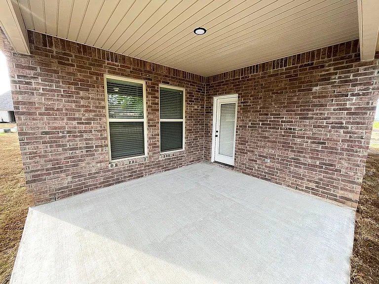 121 Dutchman Dr — Photo 16