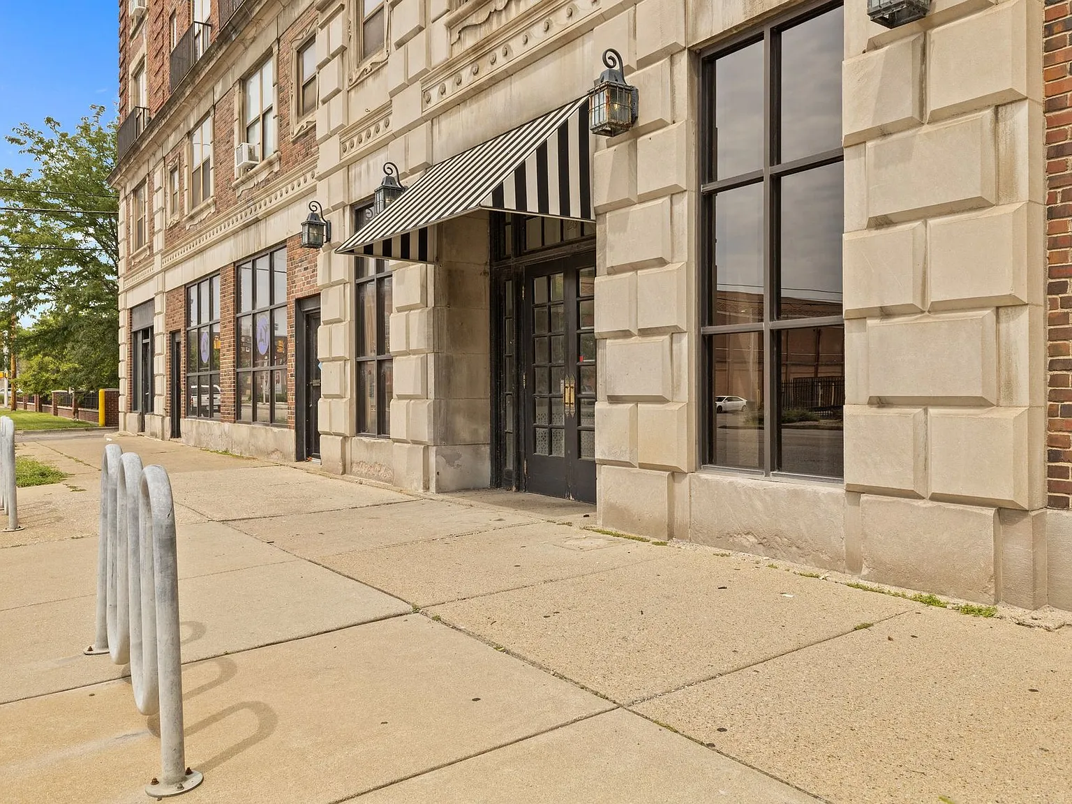 Piccadilly Apartments — Photo 4