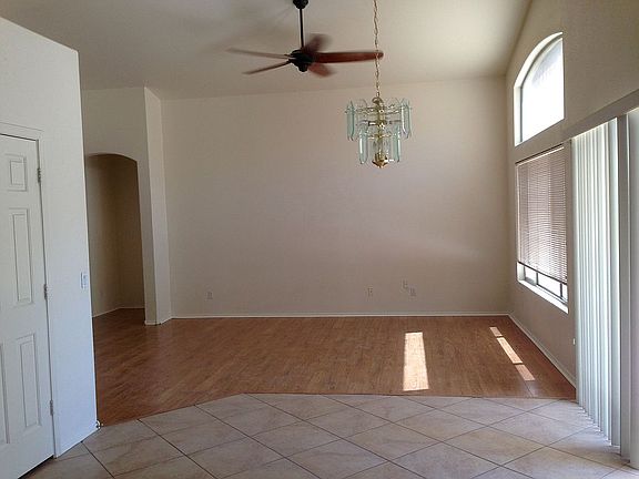 5th image of 2401 E Augusta Ave