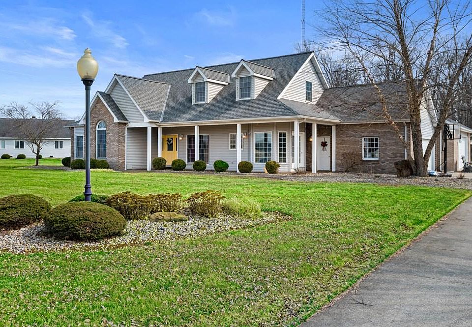 1st image of 201 W Golf Brook Dr