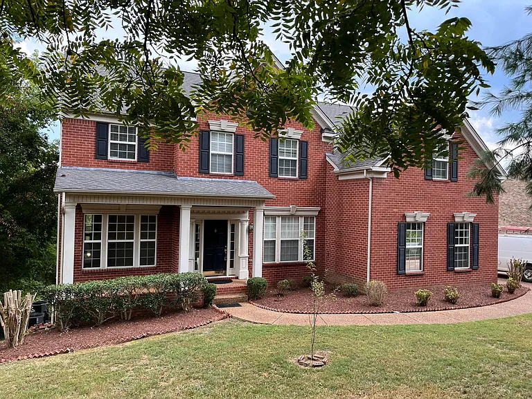 203 Riverbend Ln — Photo 2