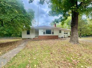 1103 N Maple St, Benton, IL 62812