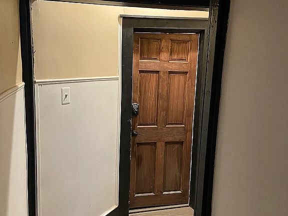 4th image of 2627 Emerald St Floor 1-R