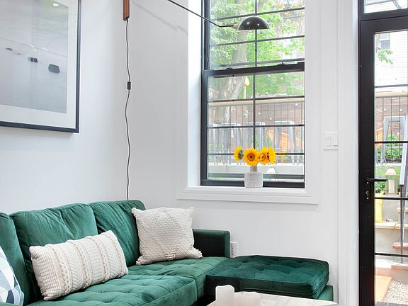 4th image of 452 Harman St #1