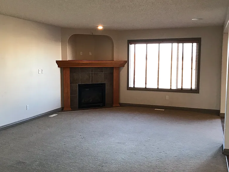 20 Becker Cres — Photo 8