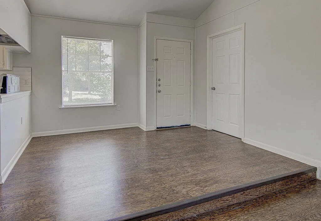 2 bed, 1.0 bath, 1790 sqft, $1,395 — Photo 4