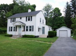 718 Spring Garden Dr, Bluefield, WV 24701