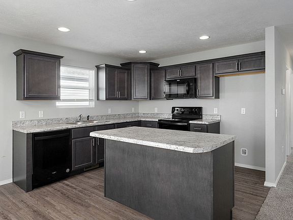3rd image of 419 W Barcelona St